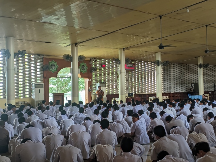 Hafalan Al-Qur'an vs. Kesibukan Sekolah: Bagaimana Menyeimbangkannya?