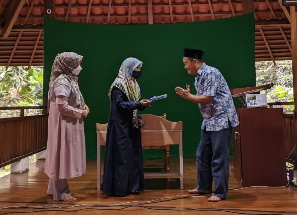 Kolaborasi antara Guru Agama dan Guru Umum di Pesantren Modern Al Masoem