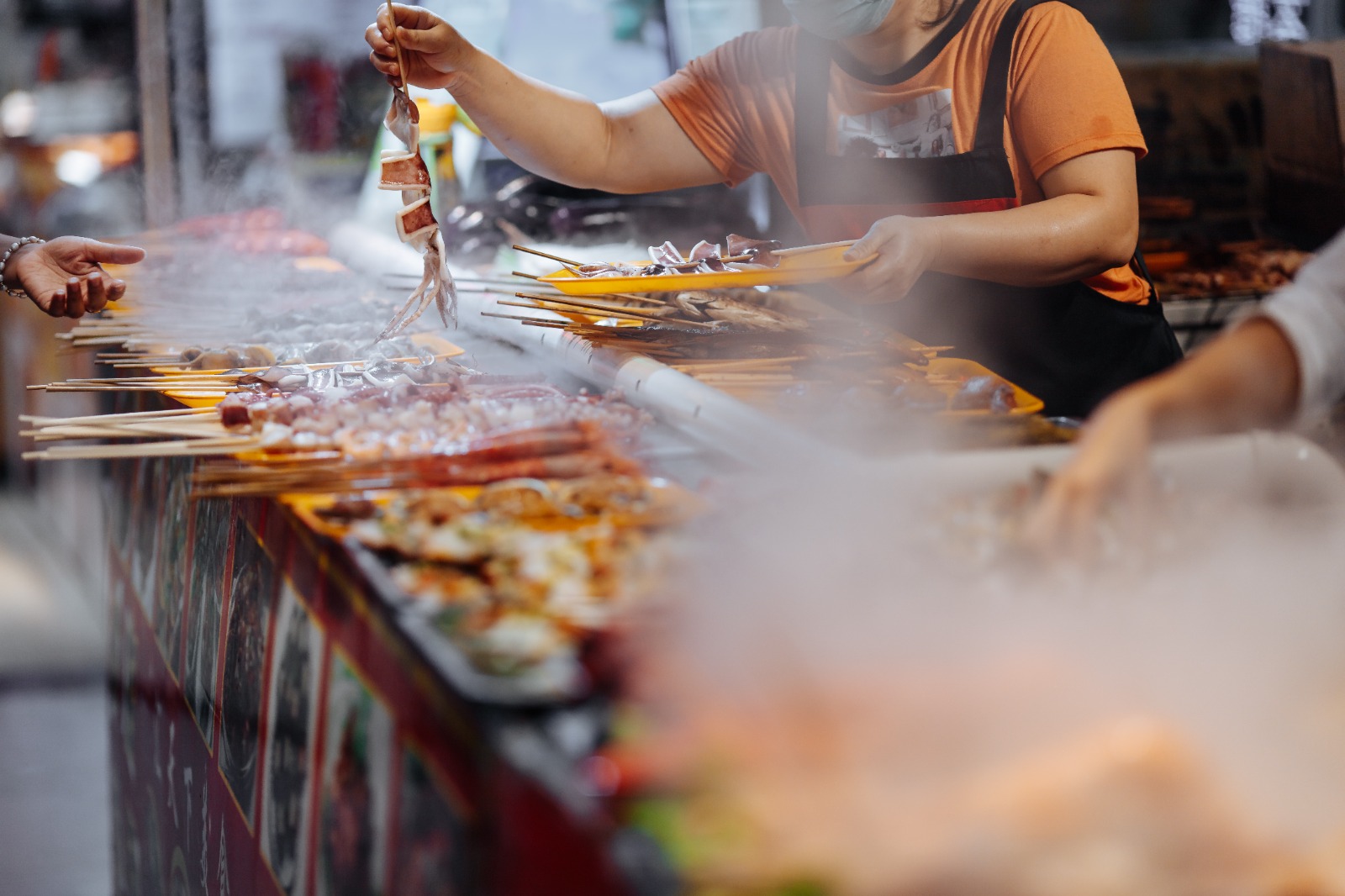 Menikmati Kenikmatan Warung Makan dan Jajanan Kaki Lima di Era Digital