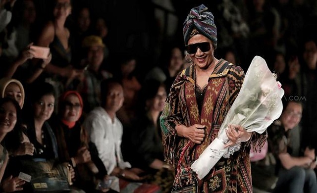 Menteri Susi ikut Lenggang Lenggok di Acara Jakarta Fashion Week 2019