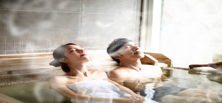 4 Manfaat Berendam di Air Panas, Cocok Bagi Penderita Insomnia