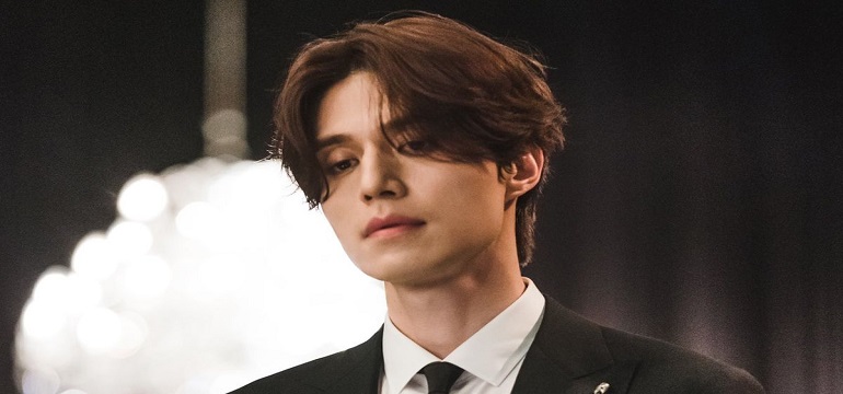 Tiga Tahun Berturut-turut, Lee Dong Wook Kembali Sabet Gelar Men of The Year 2020
