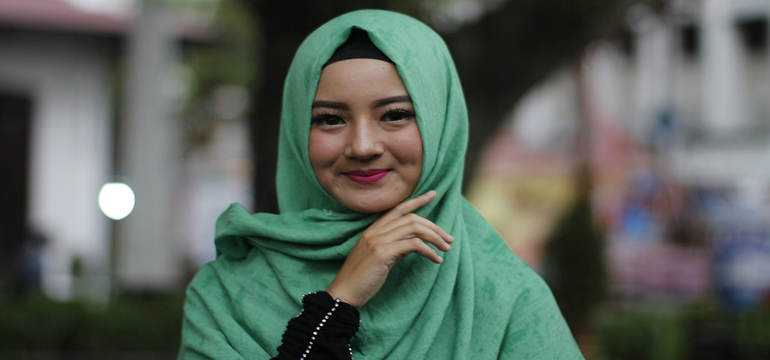 6 Tips Fashion Hijab untuk Tampil Lebih Langsing