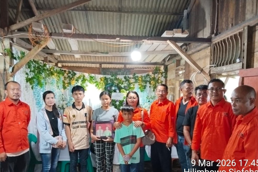 Gerakan Rakyat Gunungsitoli Santuni Keluarga Pasutri Korban Kecelakaan Muara Indah