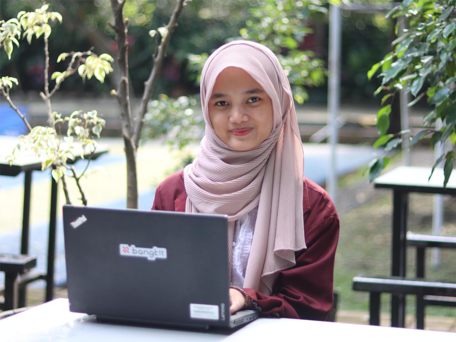 Biaya Pendidikan Kelas Reguler dan Non Reguler Per Semester Hanya 5 Juta Untuk Digital Bisnis S1 Serta Info Beasiswa Kuliah di Bandung